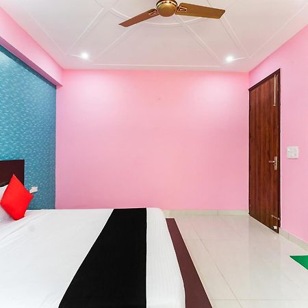 Готель Capital O Harish Residency Ґурґаон Екстер'єр фото