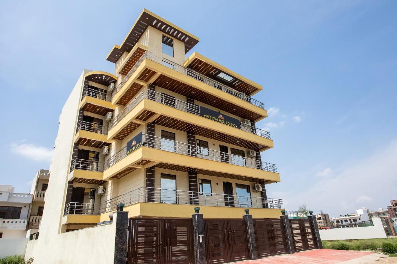 Готель Capital O Harish Residency Ґурґаон Екстер'єр фото