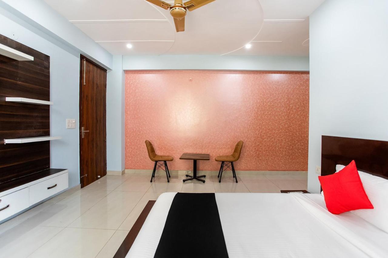 Готель Capital O Harish Residency Ґурґаон Екстер'єр фото